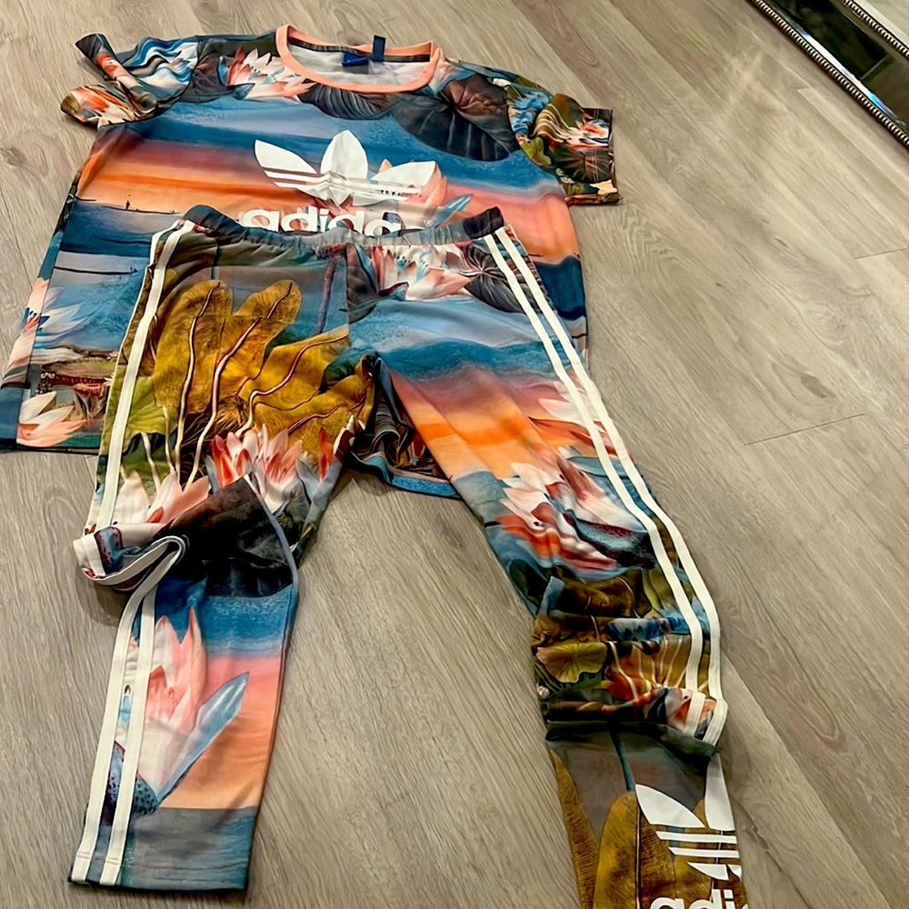 Adidas legging set Shirt is large leggings are size medium